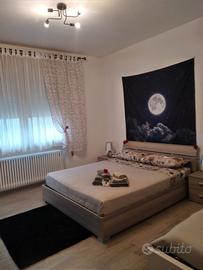 letto matrimoniale con materasso e comodini 