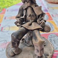 ceramica statuina uomo leggi descrizione