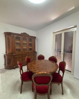 Sala da pranzo in stile classico in legno massello