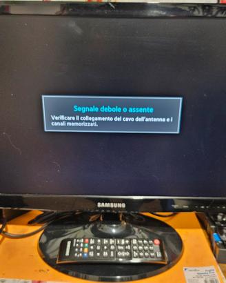 Televisore Samsung 24 pollici.