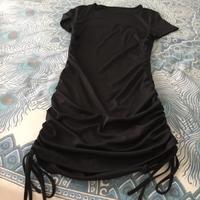 Abito nero elasticizzato