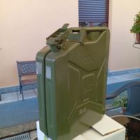 tanica in metallo per carburante