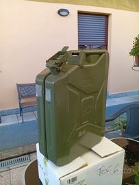 tanica in metallo per carburante