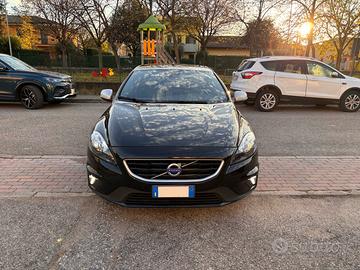 Volvo V40 D2 R-Design