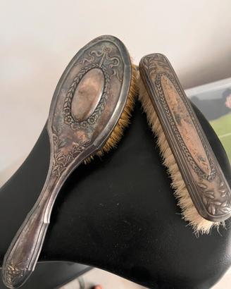 Spazzole Antiche con Dettagli Floreali vintage