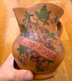 Brocca marrone di ceramica dipinta alta 15,5 cm