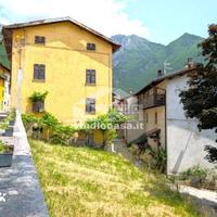 LOC. RAOSSI: CASA SINGOLA DA RISTRUTTURARE