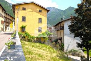 LOC. RAOSSI: CASA SINGOLA DA RISTRUTTURARE