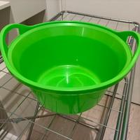 Stendino metallo e bacinella per panni