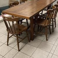Tavolo in legno massello con 8 sedie