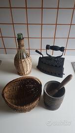 Antichità  ferro da stiro, vimini, pestasale 