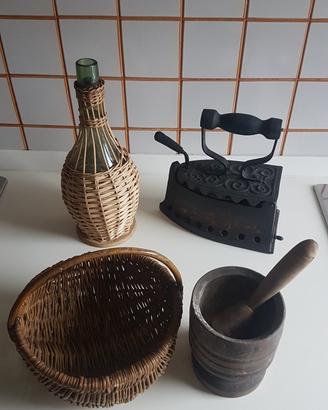 Antichità  ferro da stiro, vimini, pestasale 
