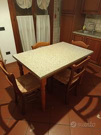 Tavolo con sedie