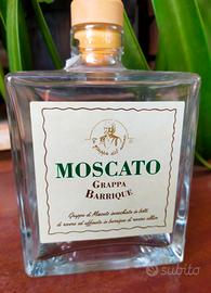 bottiglia vuota di grappa 