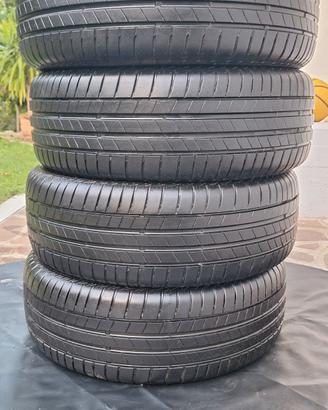 Gomme 225 60 17 99Y