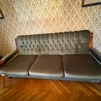 Divano letto e poltrone antichi