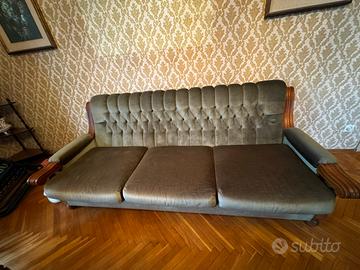 Divano letto e poltrone antichi