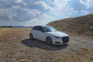 AUDI A 3 8 v