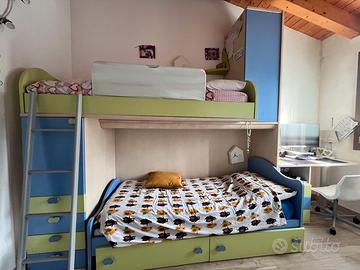 Struttura letto a castello e armadio