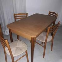 Tavolo e sedie