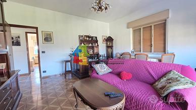 Giardini Naxos, comodo primo piano vista aperta