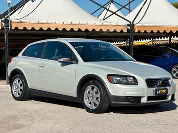 VOLVO C30 1.6 Momentum