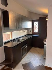 Arredamento mobili  cucina specchio divano pelle