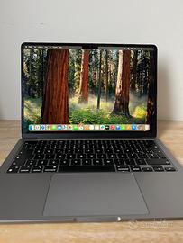 MacBook Air M2 2022 – 8GB RAM – Batteria 99%