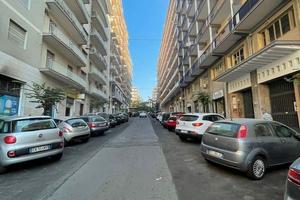 Bottega commerciale, 2 stanze + vetrina