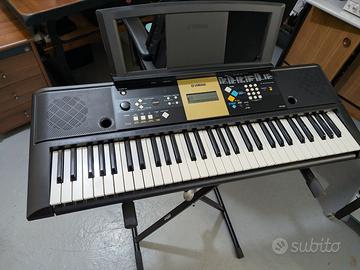 Pianola Yamaha YPT-220. Completa.