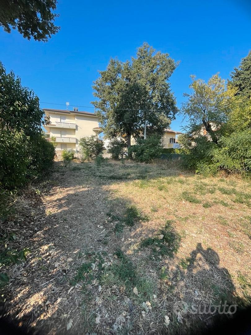 terreno agricolo 5000 mq 2 accessi in abitato - Vista 4