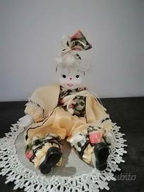 Pagliaccio in ceramica e porcellana.