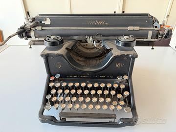 Macchina da scrivere Olivetti