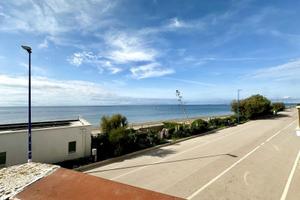V98 Appartamento fronte mare zona Pratoranieri