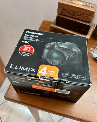 Macchina fotografica Panasonic Lumix DMC-FZ300