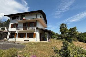 Appartamento di 268 m² con più di 5 locali e box a