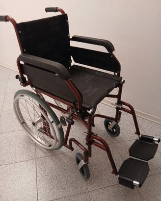 Sedia a rotelle pieghevole slim usata 15 giorni