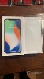 Scatola iPhone X con accessori sigillati