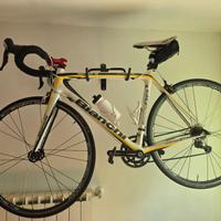 Bici da corsa Bianchi sempre in carbonio