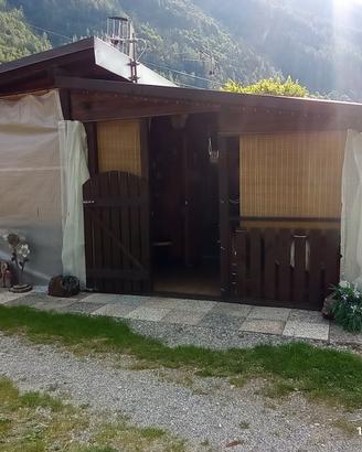 casetta con roulotte annessa 