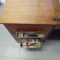 macchina da cucire con mobile 