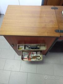 macchina da cucire con mobile 