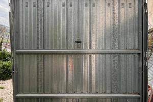 Portone basculante in acciaio zincato