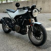 Husqvarna vitpilen 401 ktm duke 390