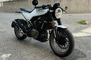 Husqvarna vitpilen 401 ktm duke 390