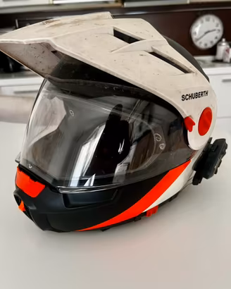 Casco Schuberth E1 e interfono midland btx1 pro s