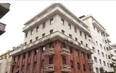 Luminoso ampio ufficio