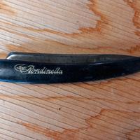 Antico rasoio da barbiere