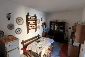 Locale piano strada mq 30 circa