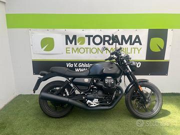 Moto Guzzi V7 stone